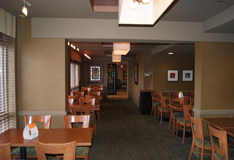 فندق Quality Inn & Suites Pe Trudeau Airport