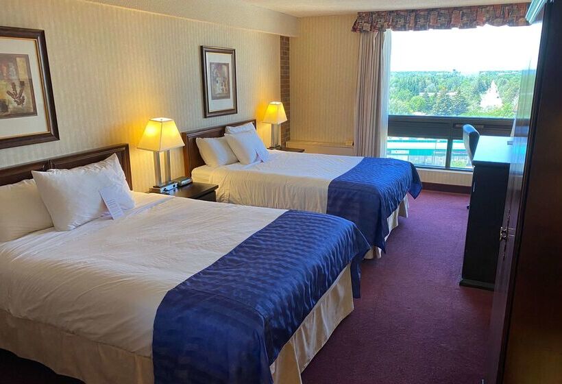 בית מלון כפרי Ramada By Wyndham Lethbridge