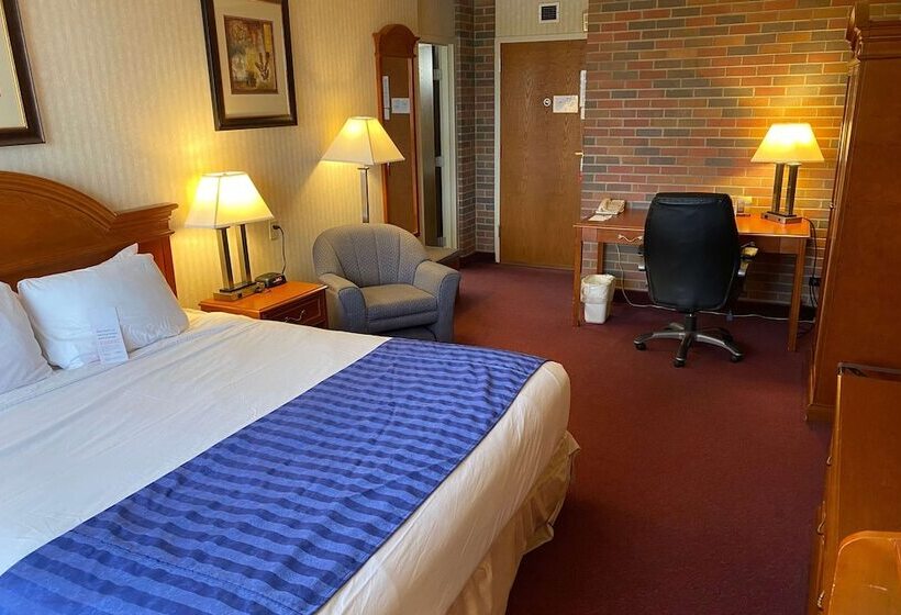 בית מלון כפרי Ramada By Wyndham Lethbridge