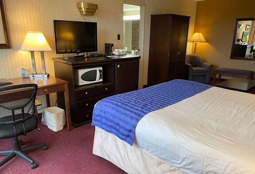 בית מלון כפרי Ramada By Wyndham Lethbridge