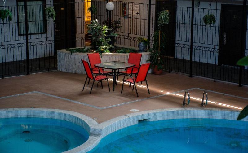 هتل Ramada By Wyndham Medicine Hat