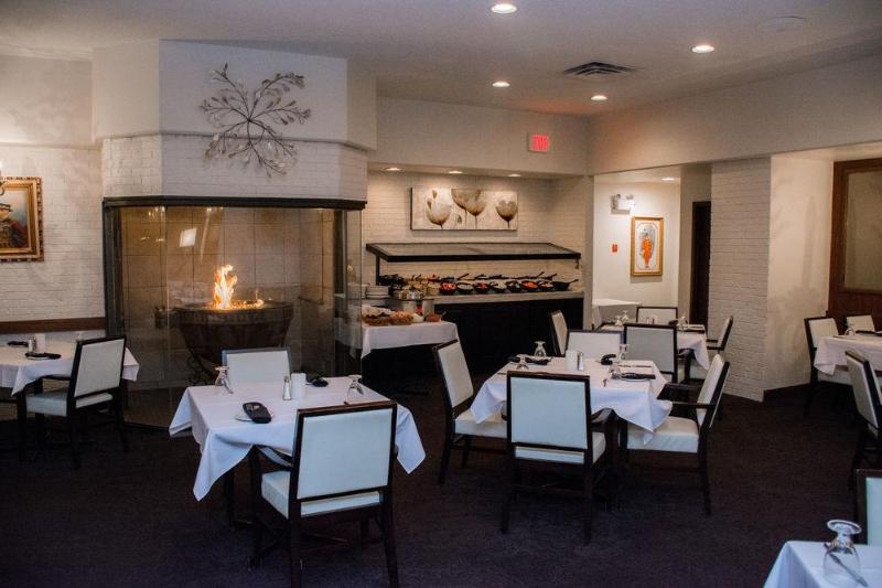 هتل Ramada By Wyndham Medicine Hat