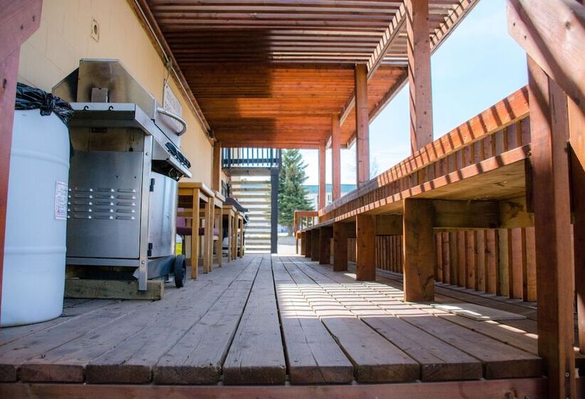 هتل Ramada By Wyndham Medicine Hat