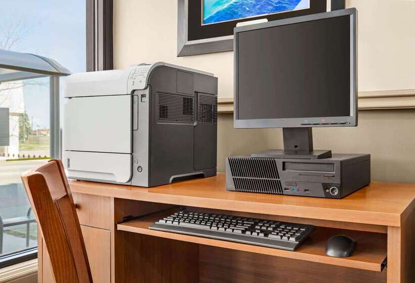 Отель Ramada By Wyndham Niagara Falls Near The Falls