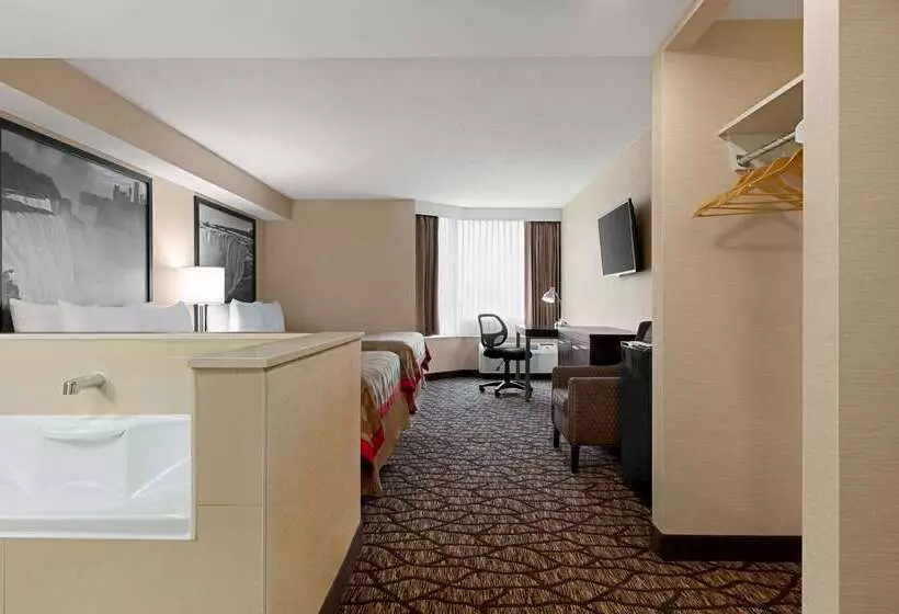 Hotel Ramada By Wyndham Niagara Falls Near The Falls