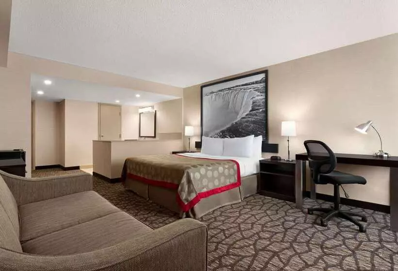 Hotel Ramada By Wyndham Niagara Falls Near The Falls