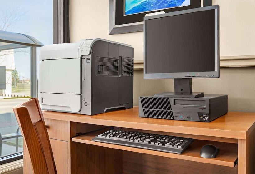 Отель Ramada By Wyndham Niagara Falls Near The Falls