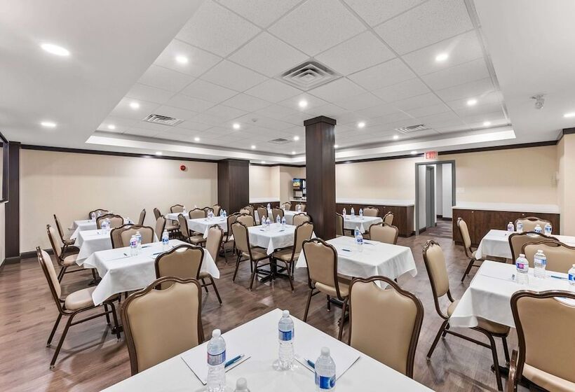 Отель Ramada By Wyndham Niagara Falls Near The Falls