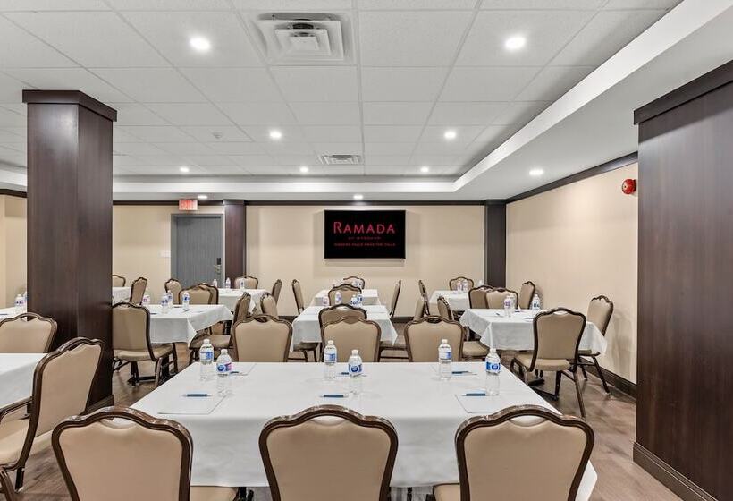Отель Ramada By Wyndham Niagara Falls Near The Falls