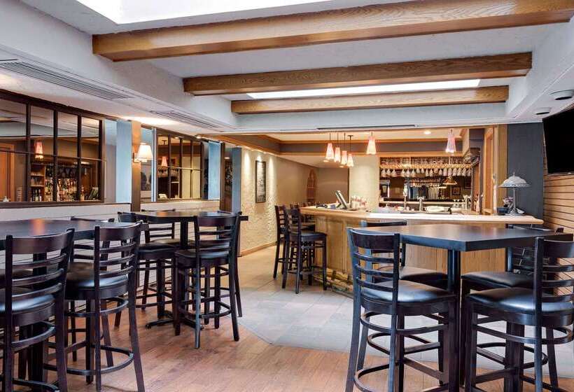 فندق Ramada By Wyndham Pinewood Park Resort North Bay