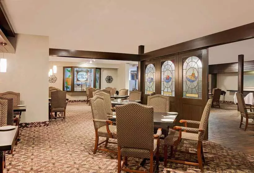 בית מלון כפרי Ramada By Wyndham Pinewood Park Resort North Bay