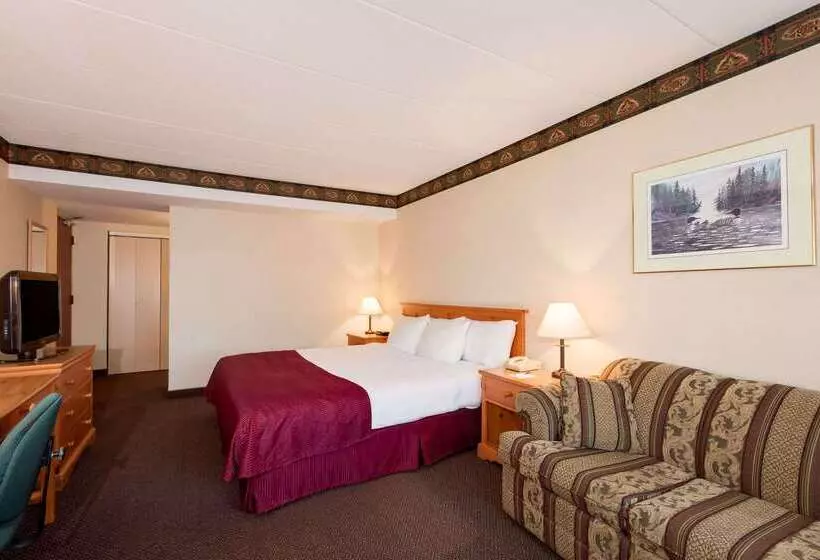 בית מלון כפרי Ramada By Wyndham Pinewood Park Resort North Bay