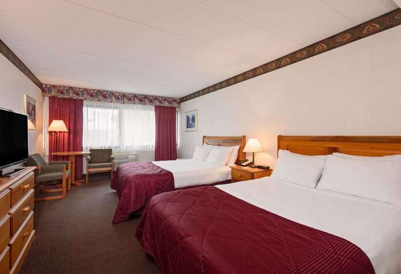 فندق Ramada By Wyndham Pinewood Park Resort North Bay