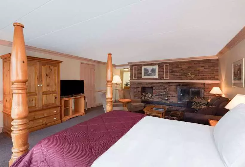 בית מלון כפרי Ramada By Wyndham Pinewood Park Resort North Bay