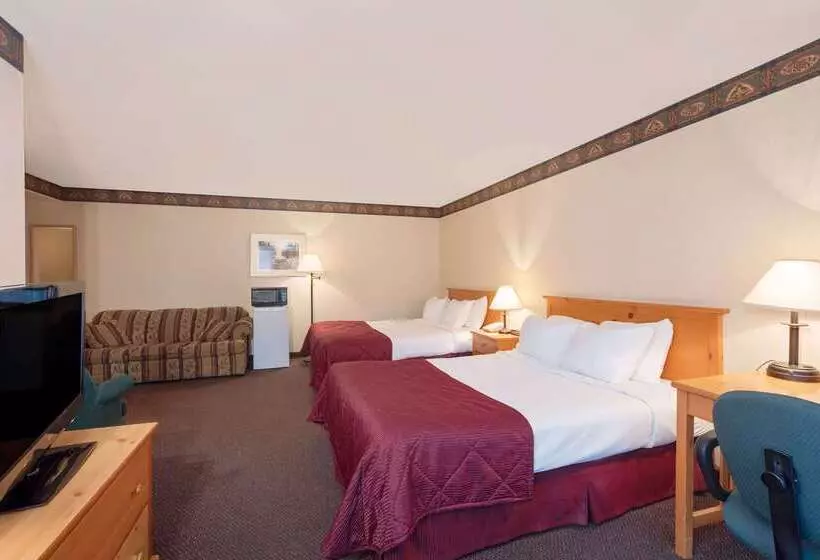 בית מלון כפרי Ramada By Wyndham Pinewood Park Resort North Bay