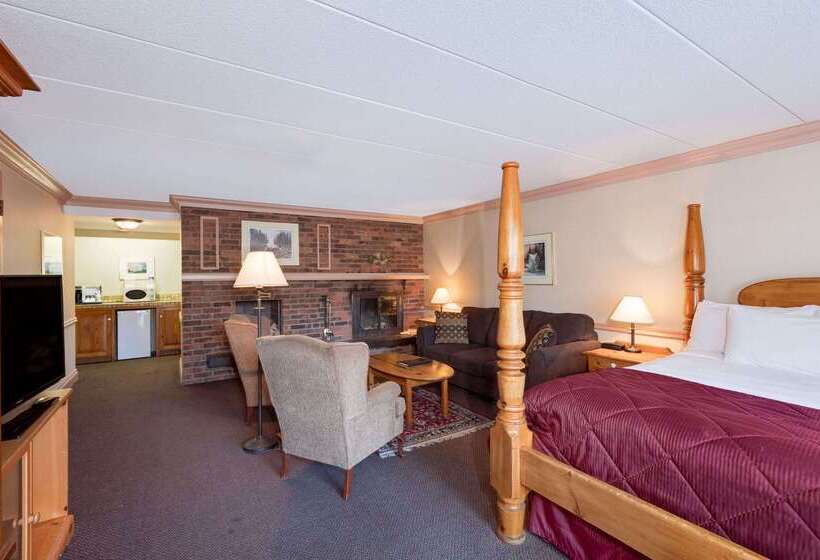 فندق Ramada By Wyndham Pinewood Park Resort North Bay