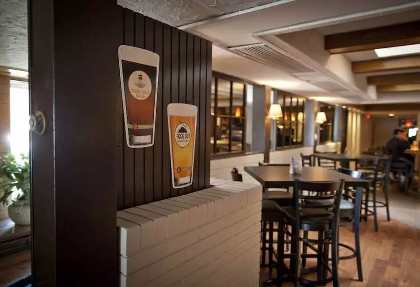 בית מלון כפרי Ramada By Wyndham Pinewood Park Resort North Bay