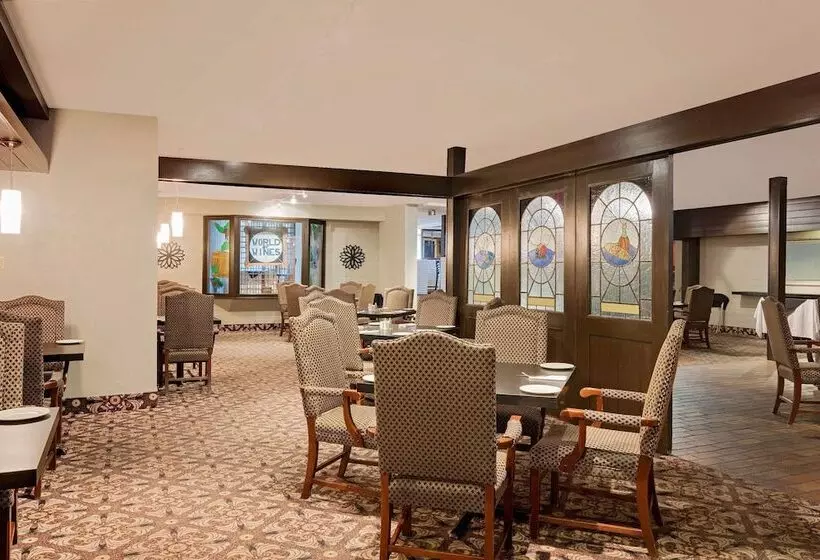 בית מלון כפרי Ramada By Wyndham Pinewood Park Resort North Bay