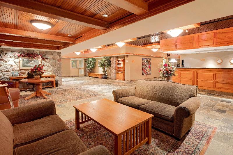 فندق Ramada By Wyndham Pinewood Park Resort North Bay