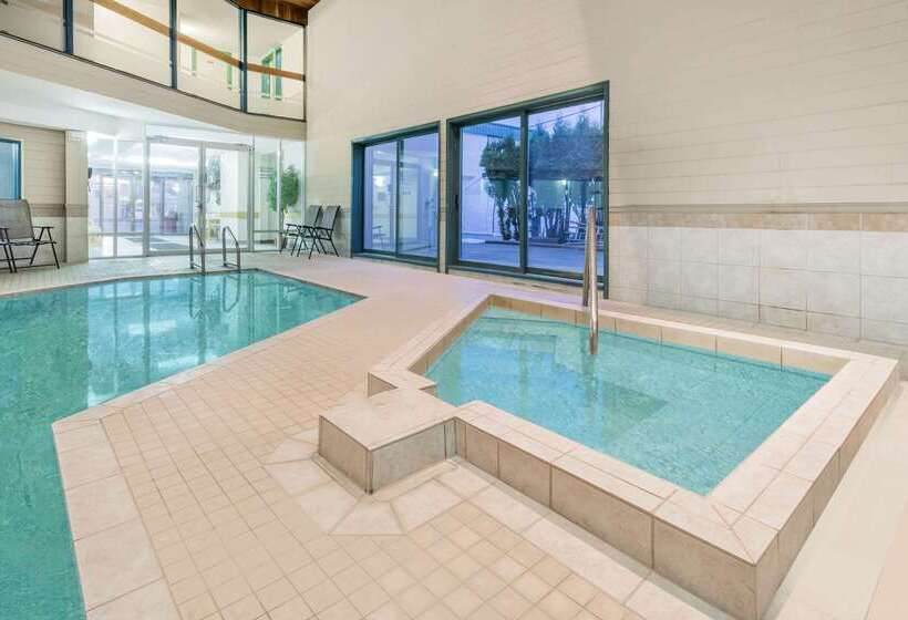 فندق Ramada By Wyndham