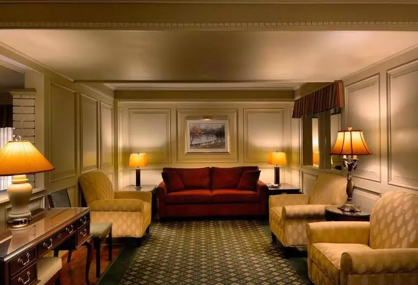 Royal Scot Hotel & Suites