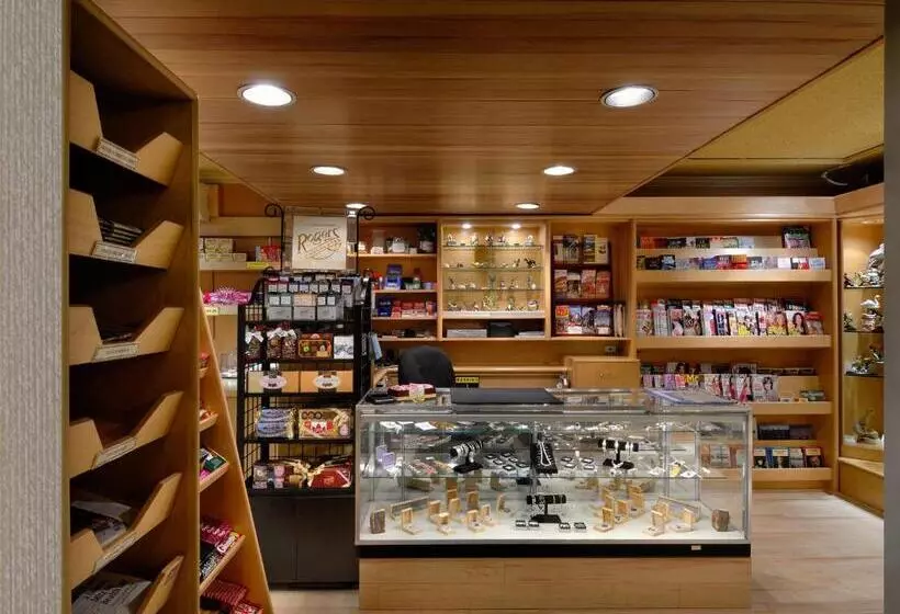 Royal Scot Hotel & Suites