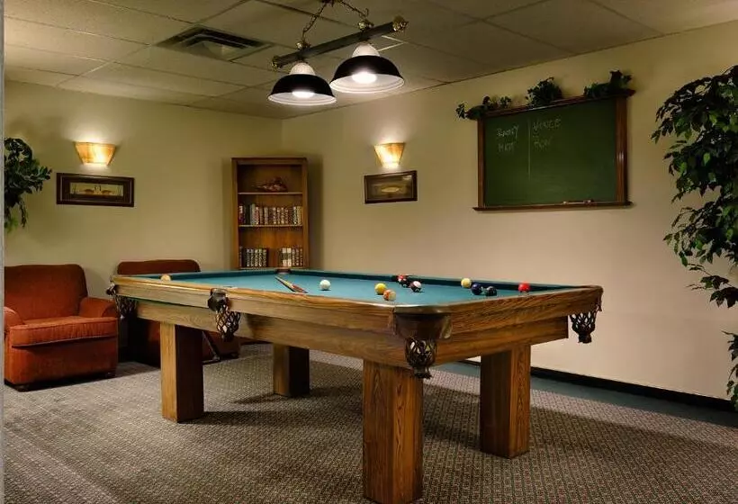 Royal Scot Hotel & Suites