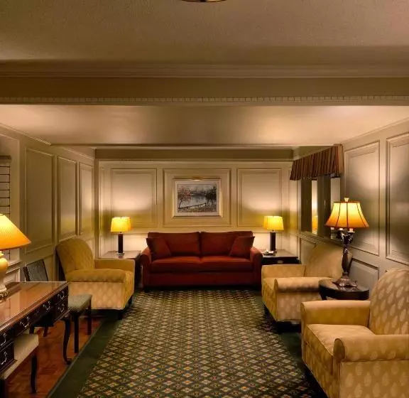 Royal Scot Hotel & Suites