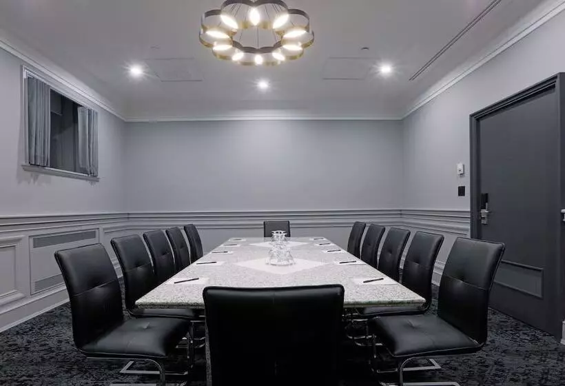 The Fort Garry Hotel Spa And Conference Centre, Ascend Hotel Collection