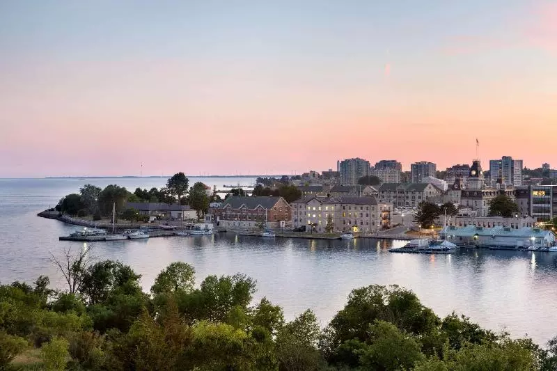 فندق Travelodge By Wyndham Kingston Lasalle