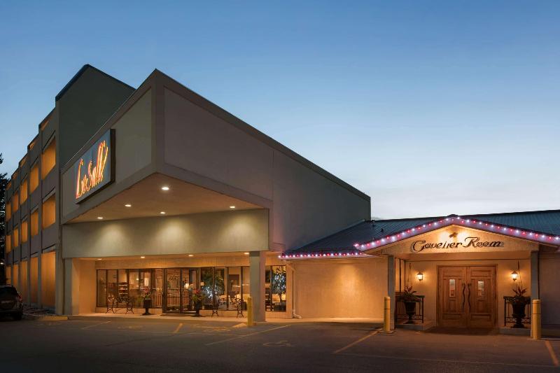 هتل Travelodge By Wyndham Kingston Lasalle