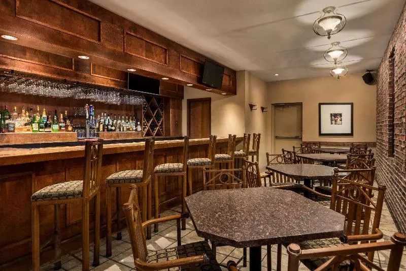 فندق Travelodge By Wyndham Kingston Lasalle