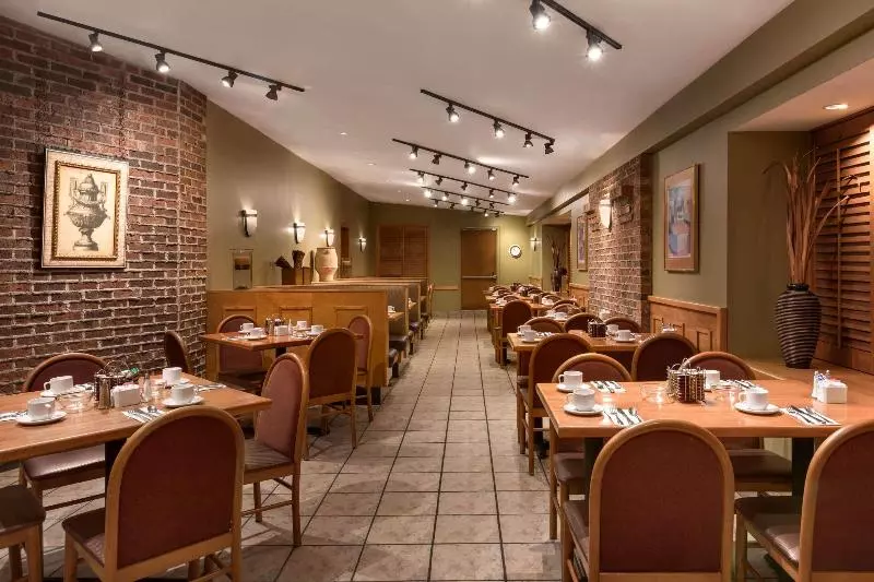 فندق Travelodge By Wyndham Kingston Lasalle