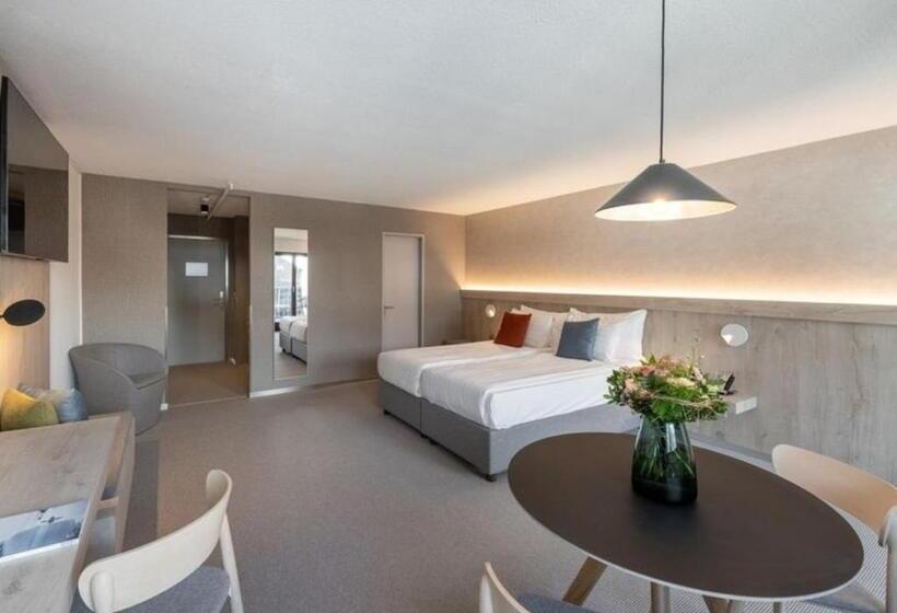 Victoria Hotel & Residence