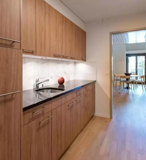 Victoria Hotel & Residence