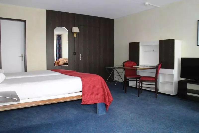 Victoria Hotel & Residence