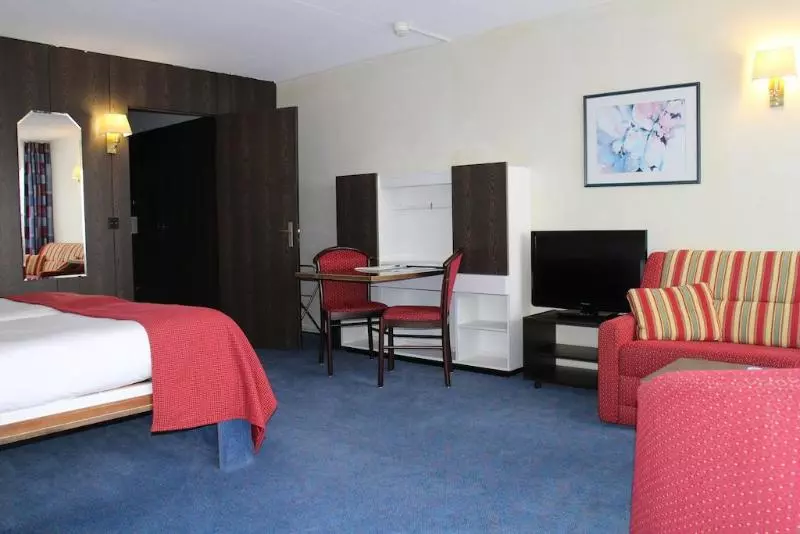 Victoria Hotel & Residence