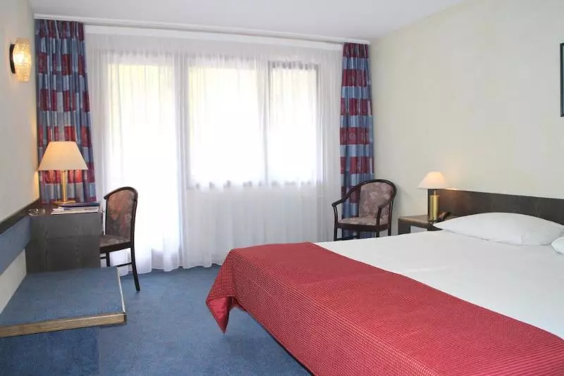 Victoria Hotel & Residence