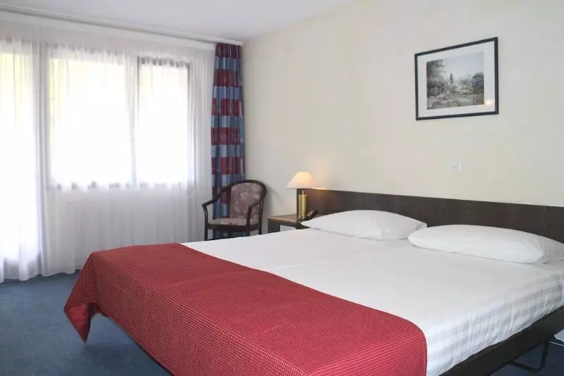 Victoria Hotel & Residence