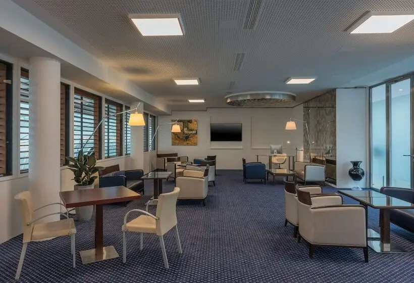 Hilton Geneva Hotel And Conference Centre