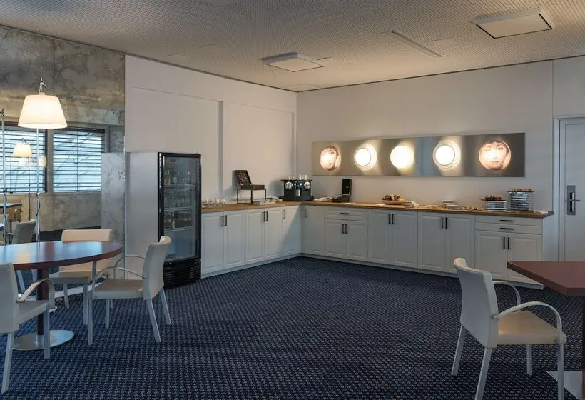 Hilton Geneva Hotel And Conference Centre