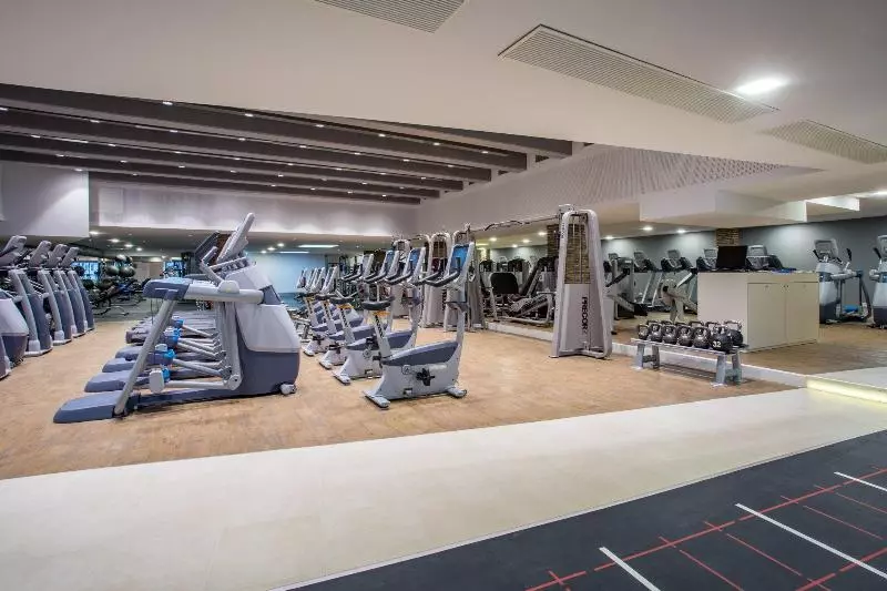 Hotel Crowne Plaza Zürich, An Ihg