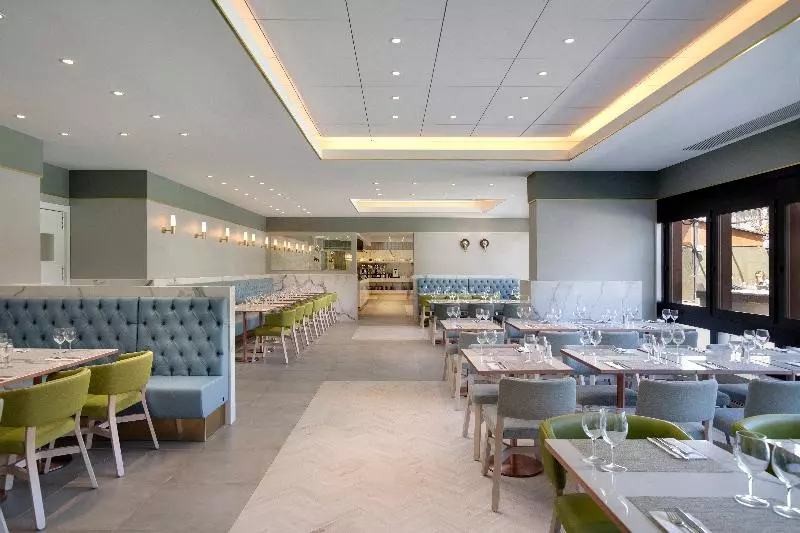 Hotel Crowne Plaza Zürich, An Ihg