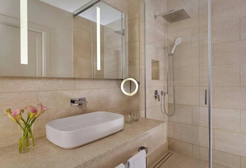 The Ritz Carlton Hotel De La Paix, Geneva