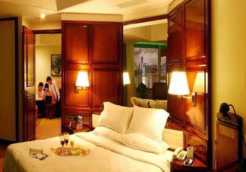 هتل Holiday Inn Yangtze Chongqing