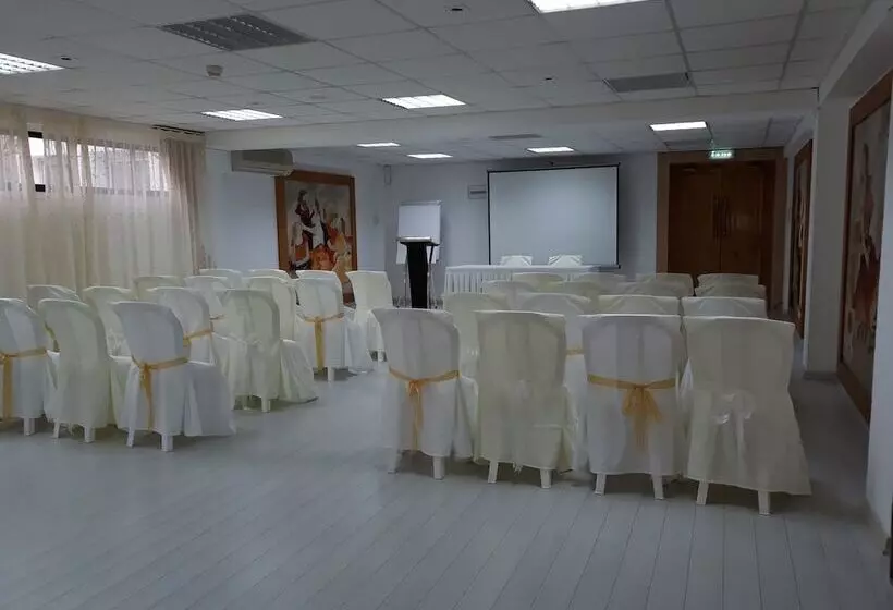 Napa Mermaid Hotel & Suites