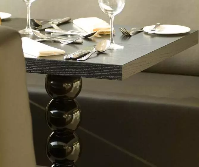 Napa Mermaid Hotel & Suites