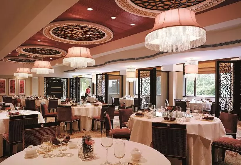 酒店 Shangri La Hangzhou   The Back Garden Of West Lake