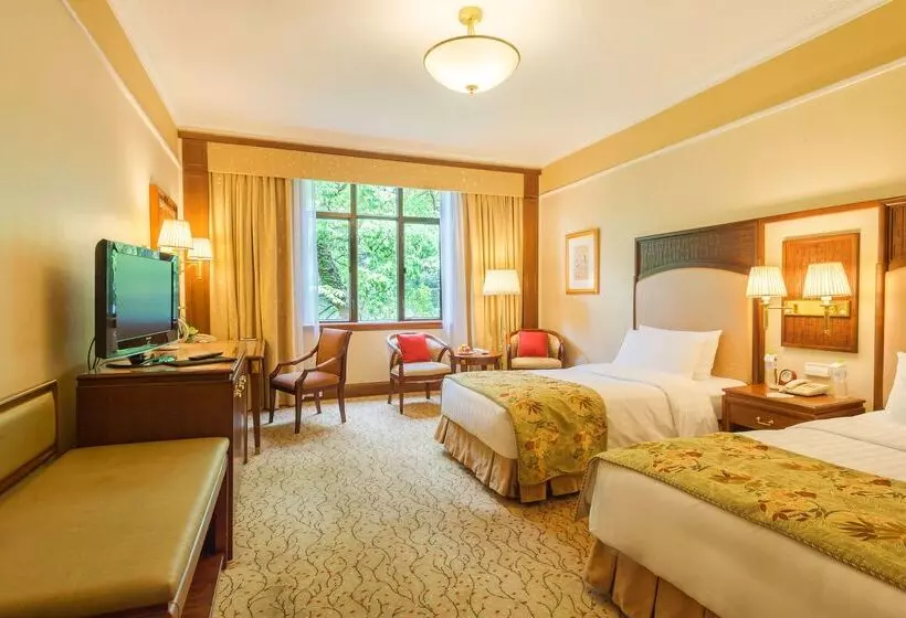 酒店 Shangri La Hangzhou   The Back Garden Of West Lake