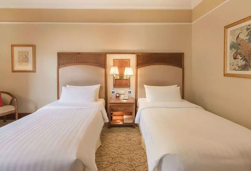 酒店 Shangri La Hangzhou   The Back Garden Of West Lake